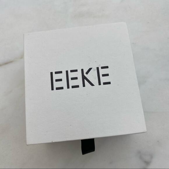 EEKE Pearl Large Round Diamond Necklace in Gold Plate and CZ - Picture 4 of 8